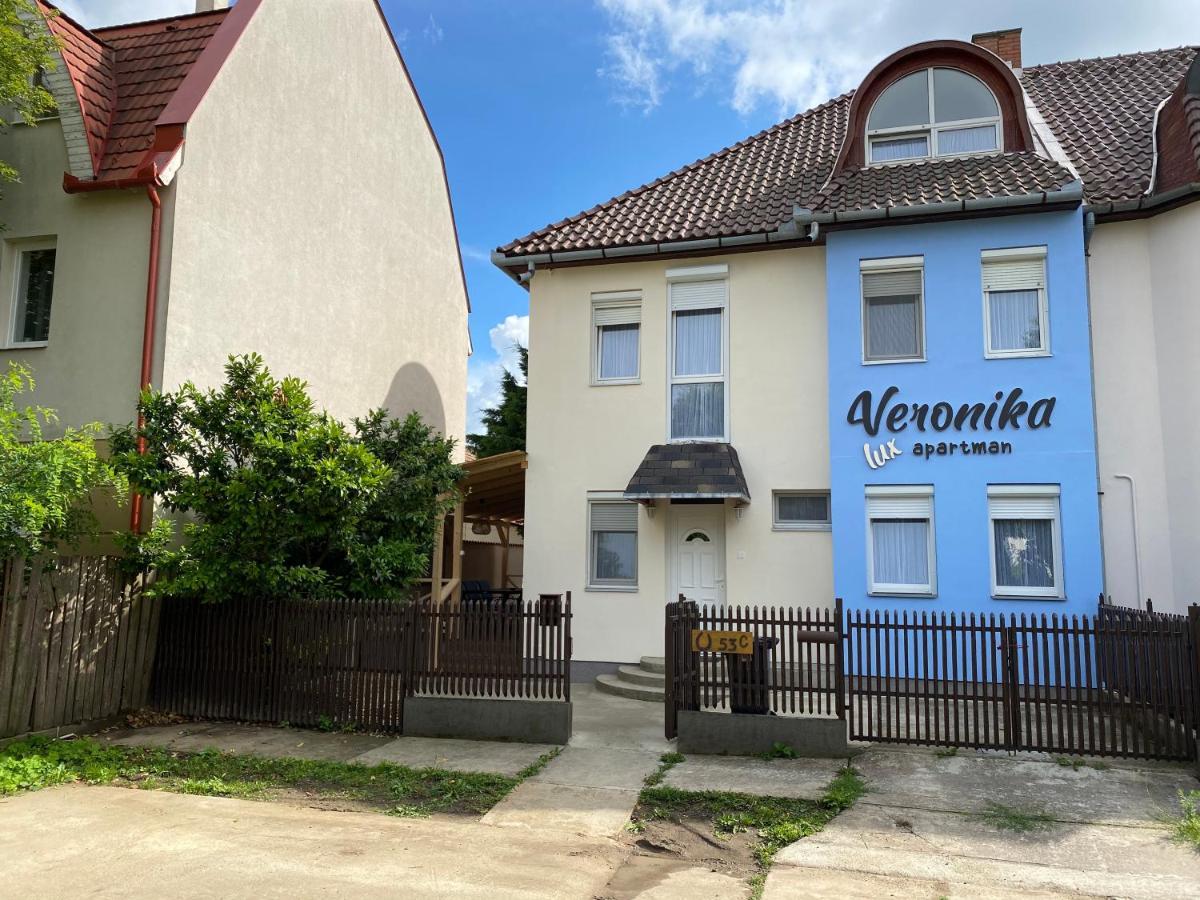 Veronika Lux Apartman Hajdúszoboszló Exteriör bild