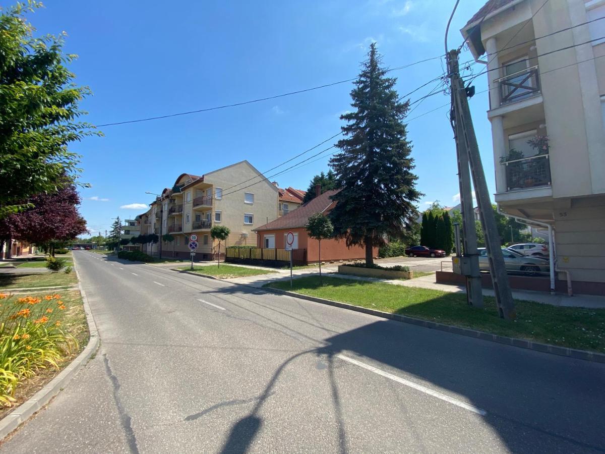 Veronika Lux Apartman Hajdúszoboszló Exteriör bild