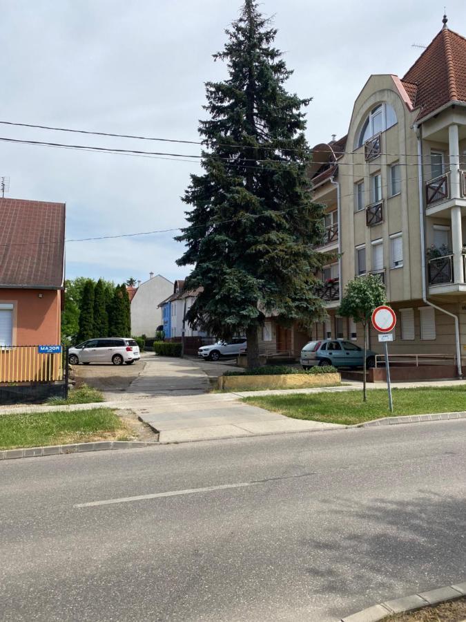 Veronika Lux Apartman Hajdúszoboszló Exteriör bild