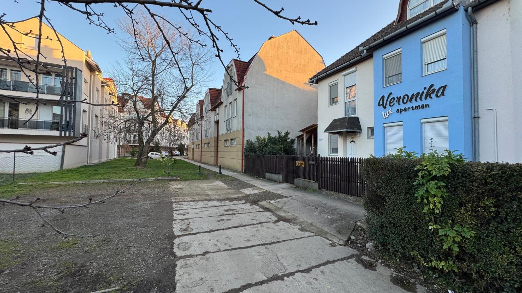 Veronika Lux Apartman Hajdúszoboszló Exteriör bild